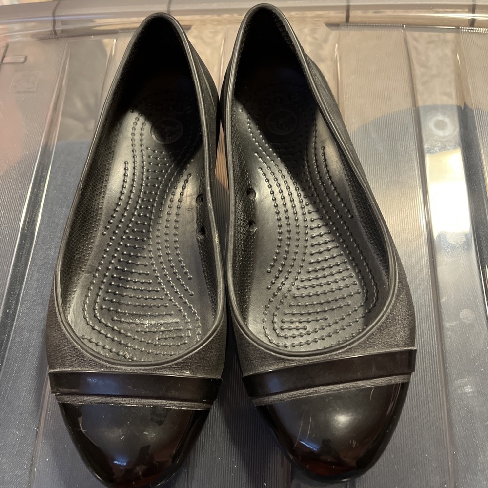 Crocs Women's Gianna Alice Shiny Cap Toe Ballet Flats Black Size 4W